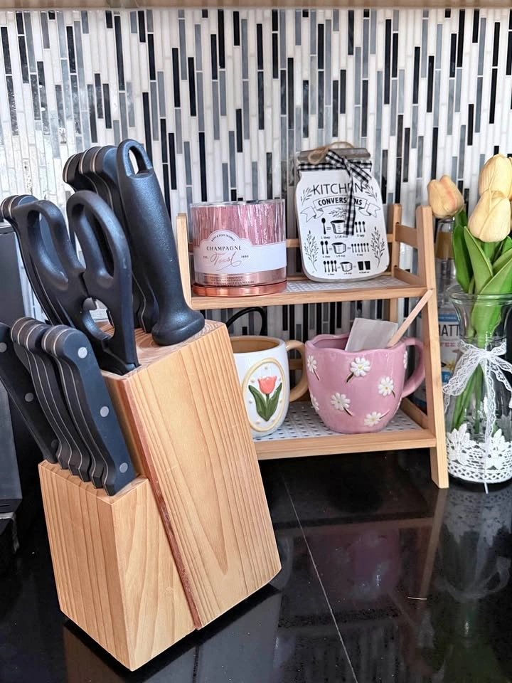 Amazon Basics 14-Piece Kitchen Knife Set with Sharpener & Pinewo