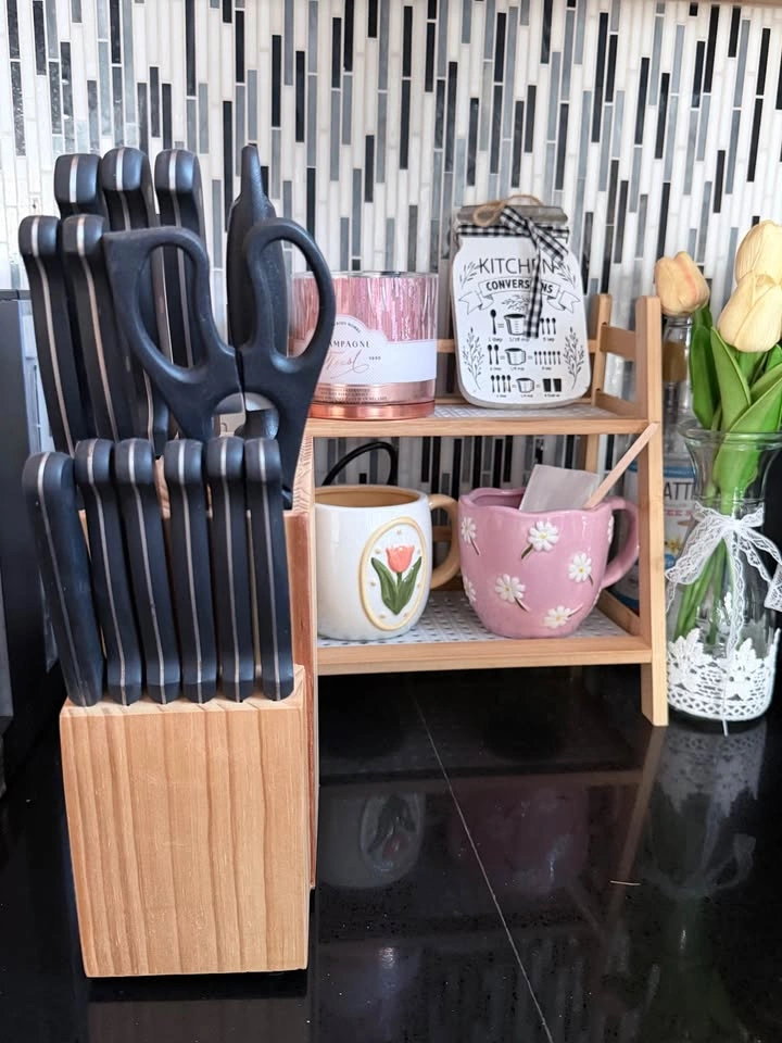 Amazon Basics 14-Piece Kitchen Knife Set with Sharpener & Pinewo - photo 2