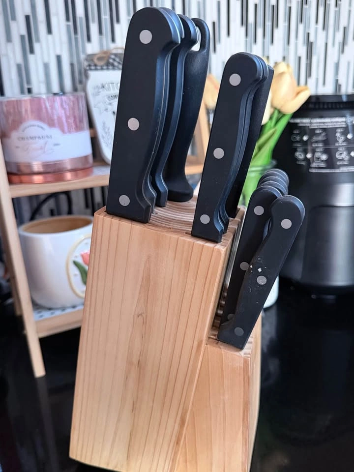 Amazon Basics 14-Piece Kitchen Knife Set with Sharpener & Pinewo - photo 3