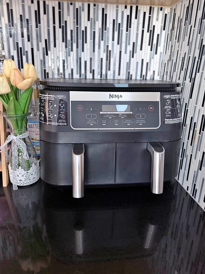 Ninja Foodi 5-in-1 Dual Basket Air Fryer 6 QT
