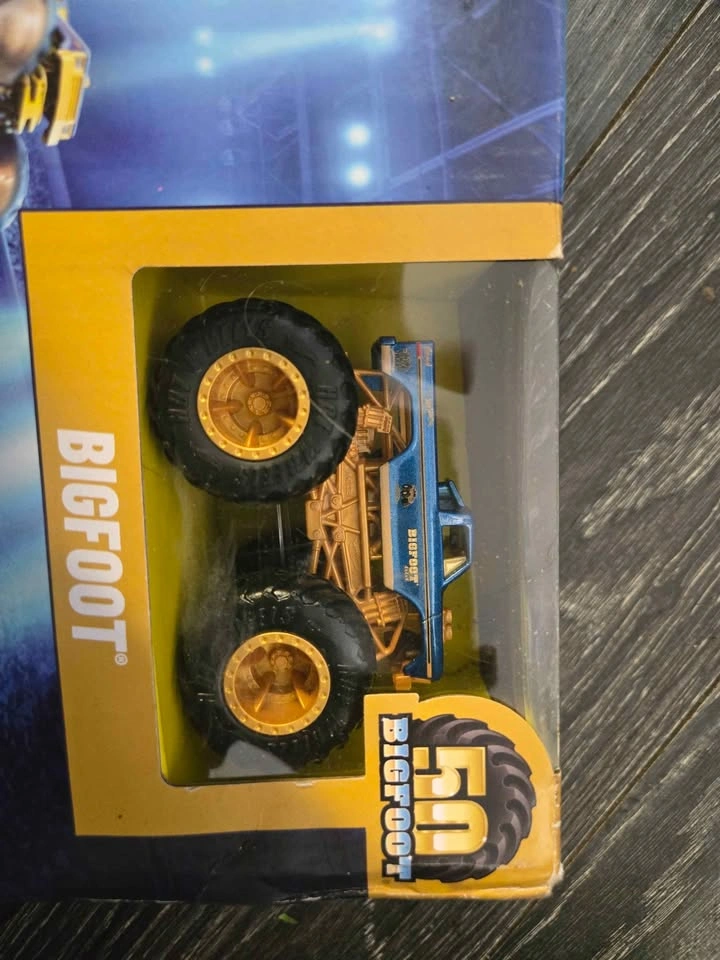 Hot Wheels Monster Trucks "50BIGFOOT" - photo 3