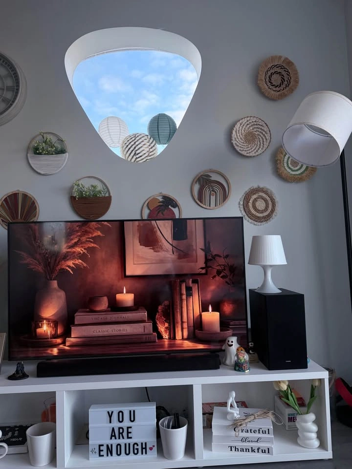 Samsung 55” QLED Smart 4K Tv (Q60C Series) - photo 3