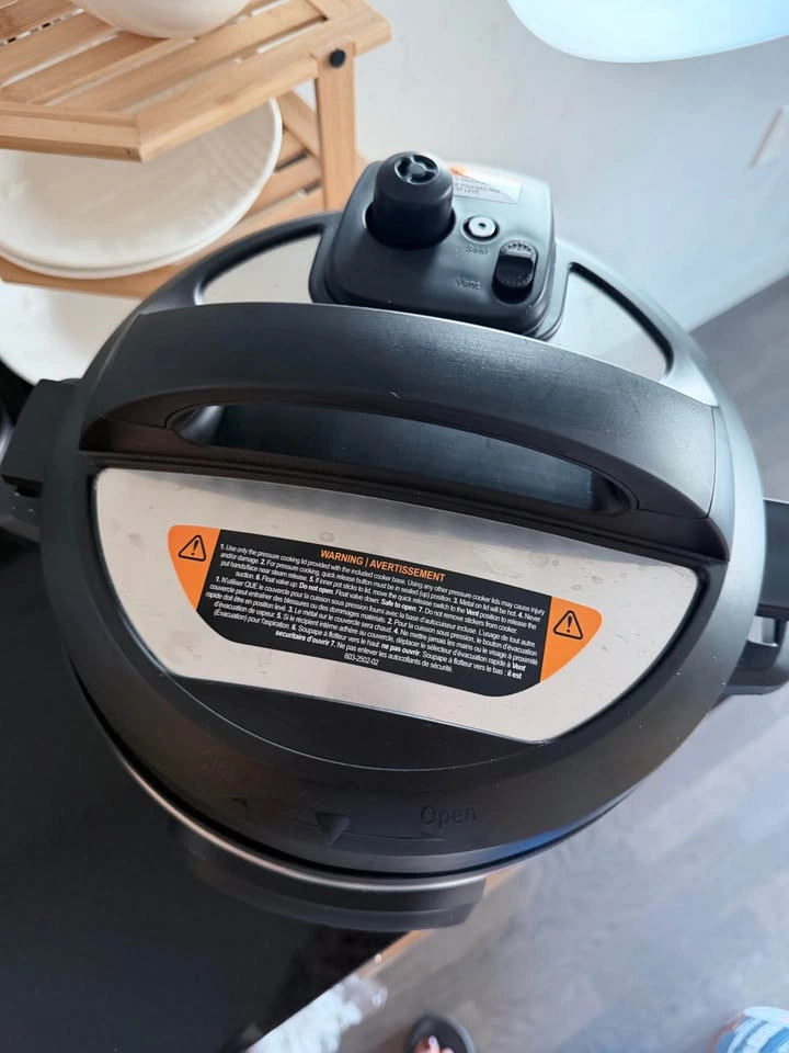 Instant Pot Duo 7-in-1 + Ceramic Non-Stick Pot (Brand New) - photo 3
