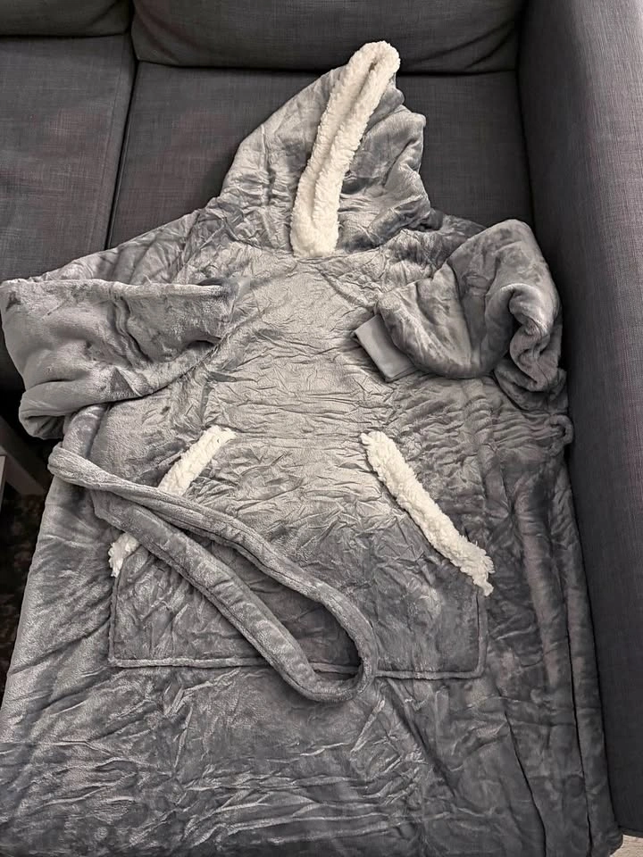 Bedsure Wearable Blanket Hoodie – Cozy & Warm