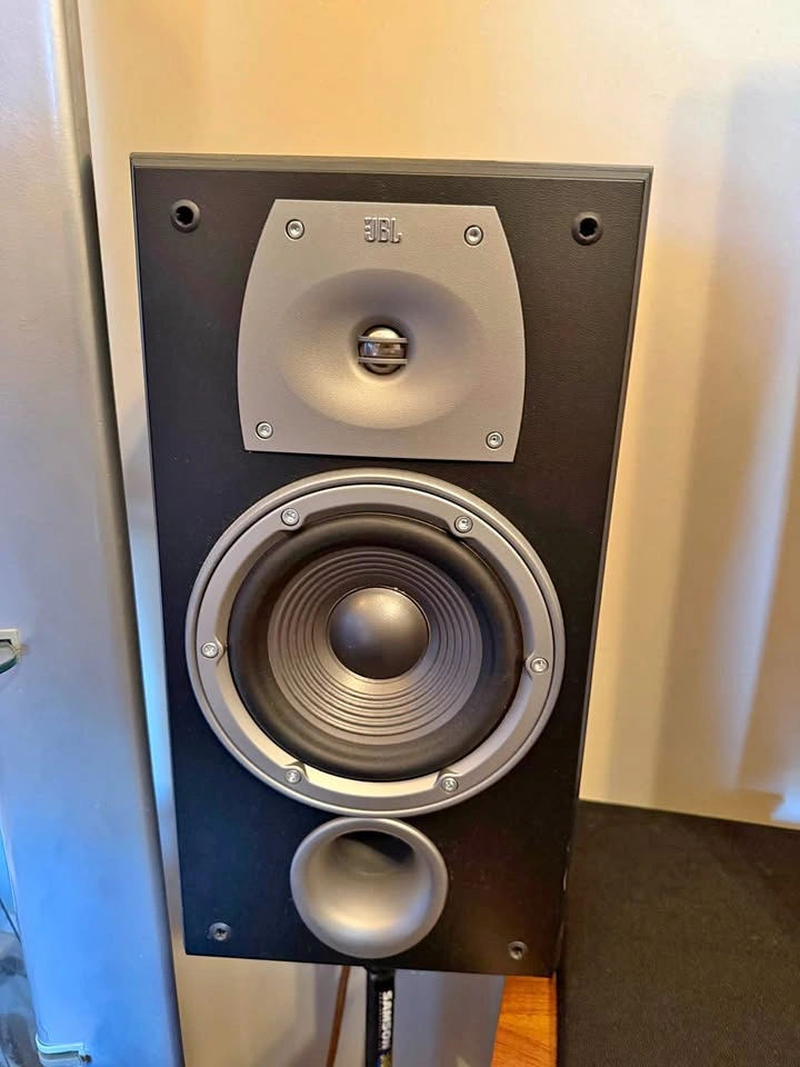 JBL N26 II Bookshelf Speakers