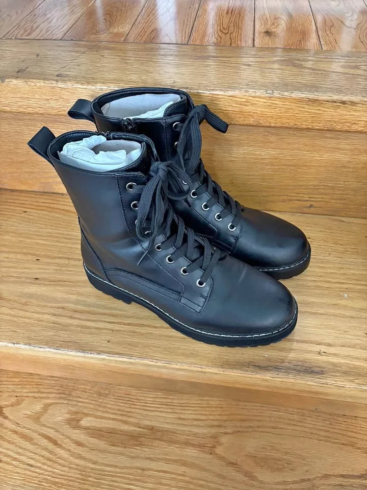 Steve Madden Combat Boots - Size 7.5 thumbnail