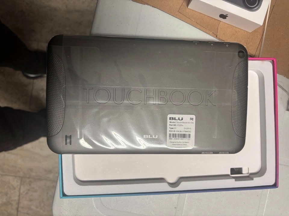 BLU Touchbook 8.0 3G Tablet - photo 4