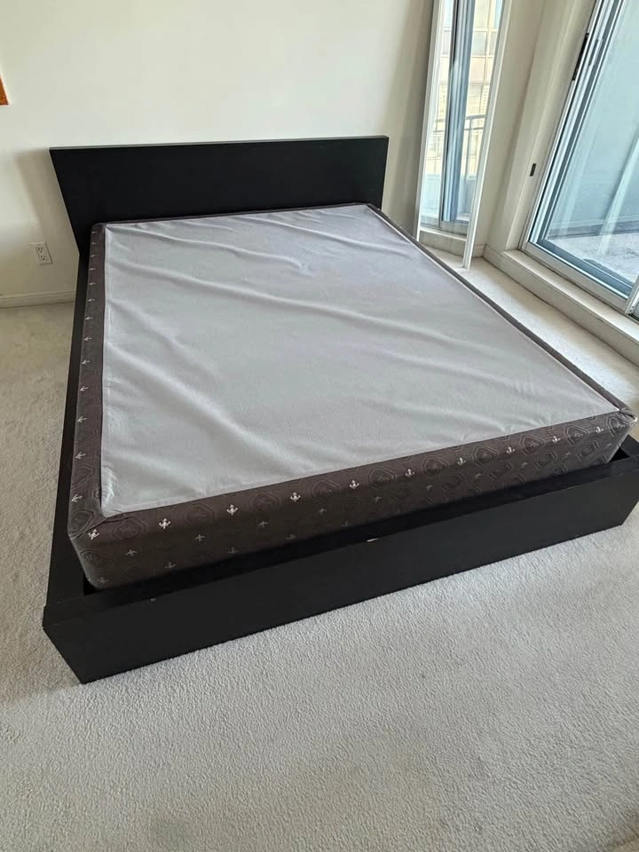 Fairmont Hotel Stearns & Foster Queen Mattress + Box Spring - photo 2