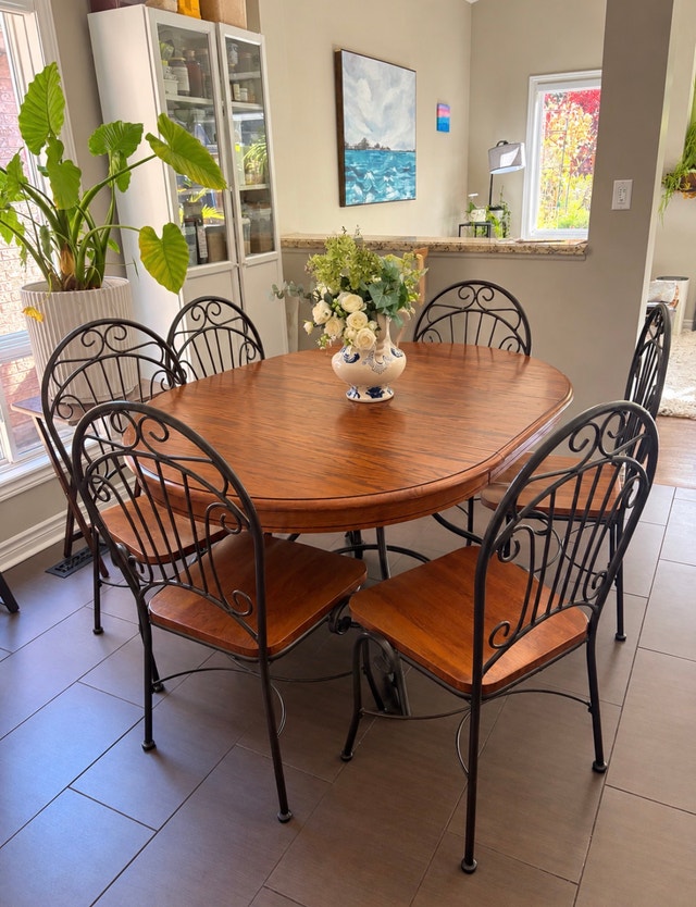 Extendable Wood Dining Table with 6 Chairs