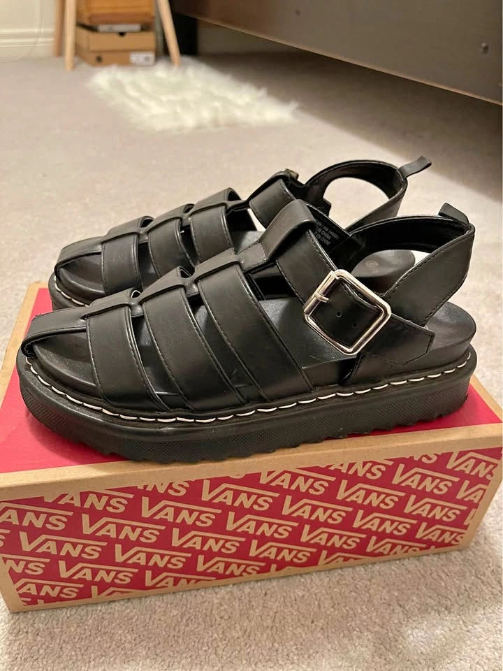 Ardene Black Fisherman Sandals