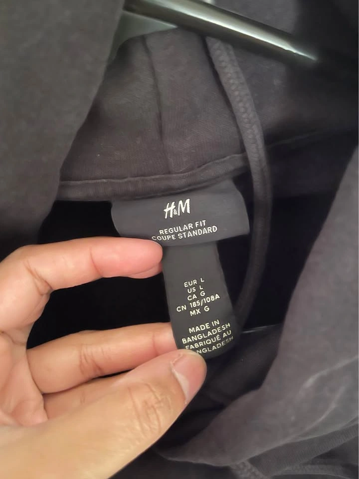 H&M Insomniac Dreams Graphic Hoodie - photo 3