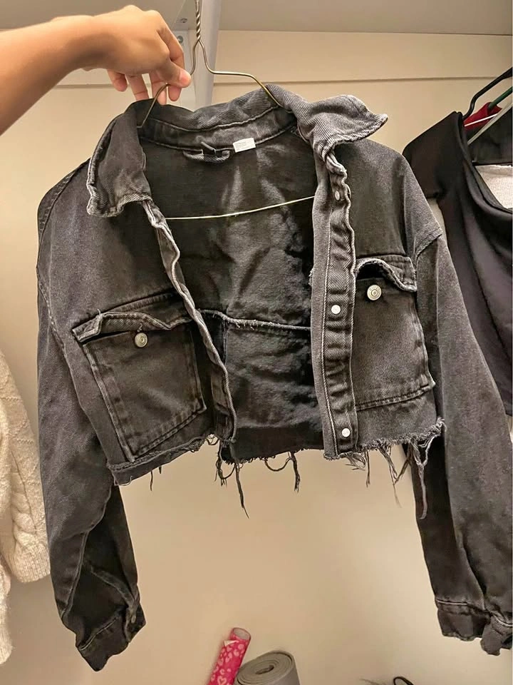 H&M Divided Black Cropped Denim Jacket