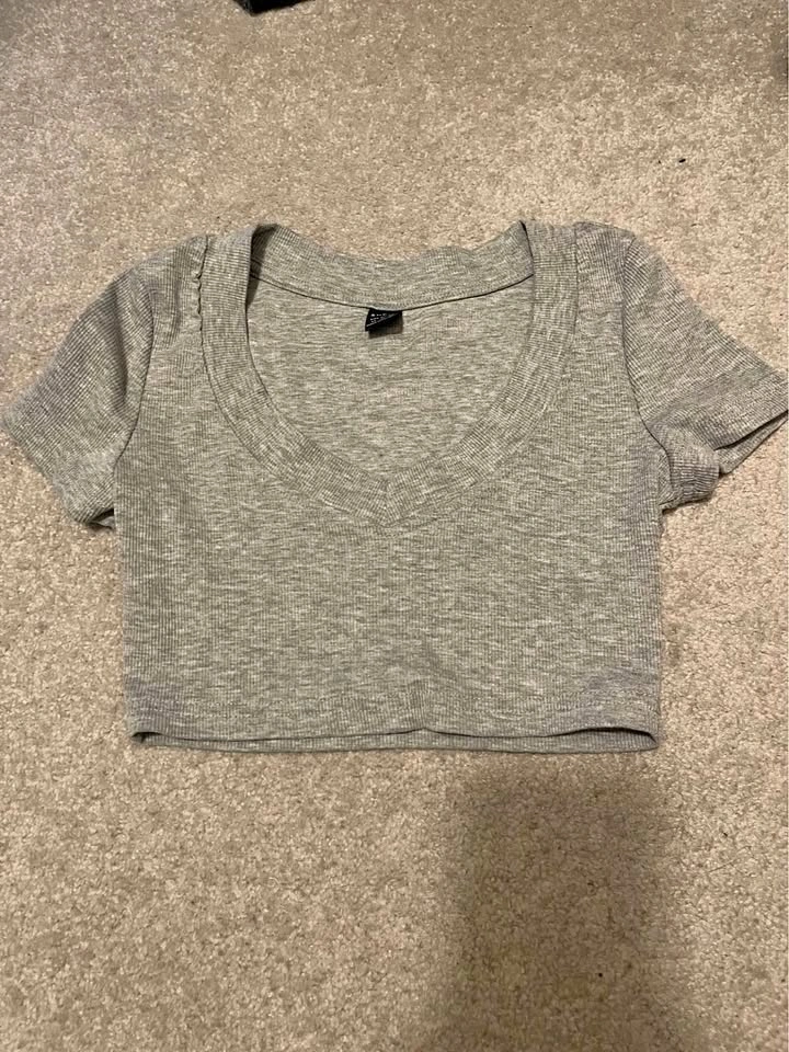 SHEIN Ribbed V-Neck Crop Top