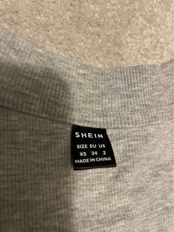 SHEIN Ribbed V-Neck Crop Top - photo 2
