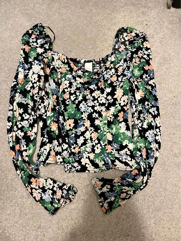 H&M Floral Long Sleeve Smocked Top Size XS