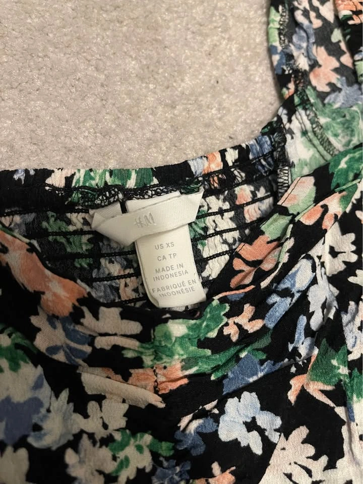 H&M Floral Long Sleeve Smocked Top Size XS - photo 2