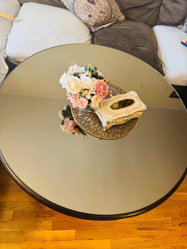 Traditional Round Mirrored Glass Top Gold Coffee Table - photo 3