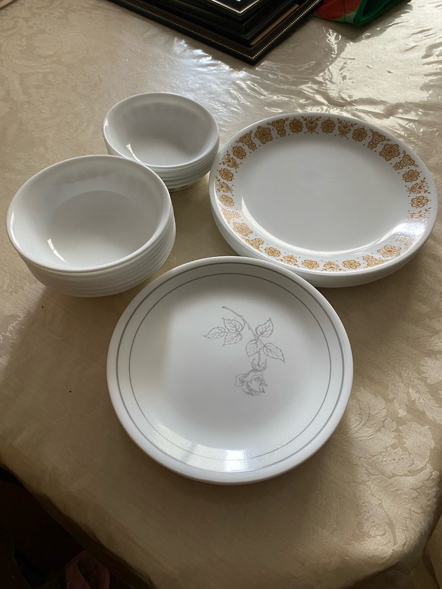 CorningWare Dinnerware Set
