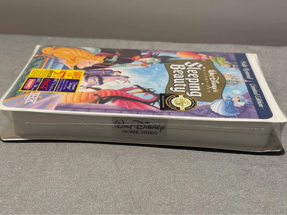 Walt Disney's Masterpiece Sleeping Beauty VHS - photo 3
