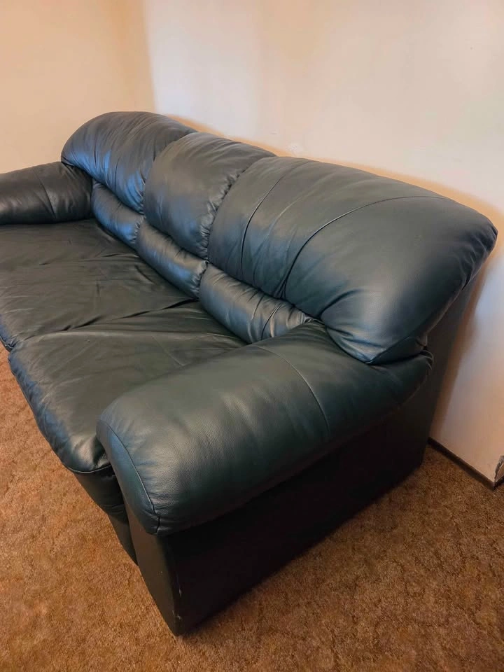 Delivery Available Green Leather Couch - photo 2