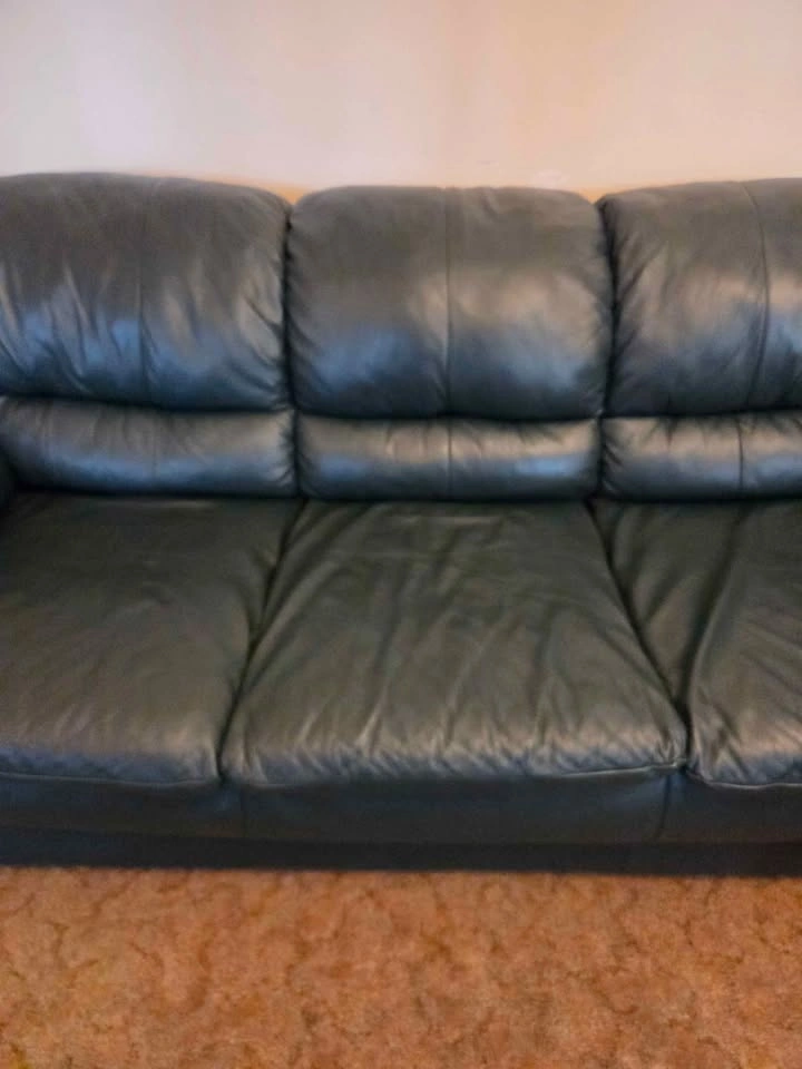 Delivery Available Green Leather Couch - photo 4