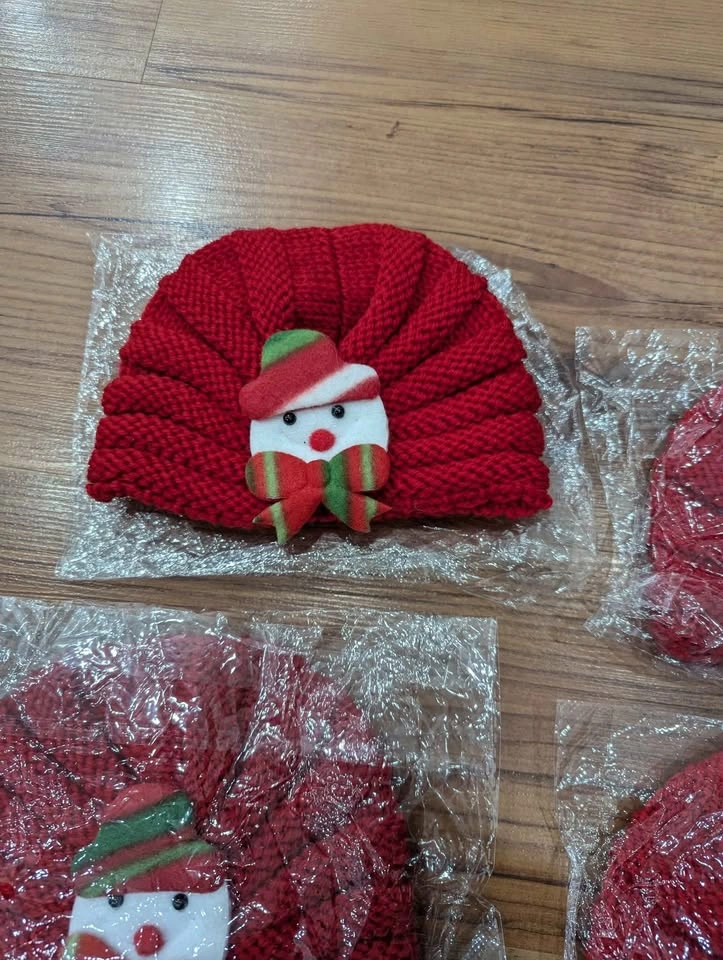 Brand New wool knitted Christmas hat for babies and toddlers - photo 2