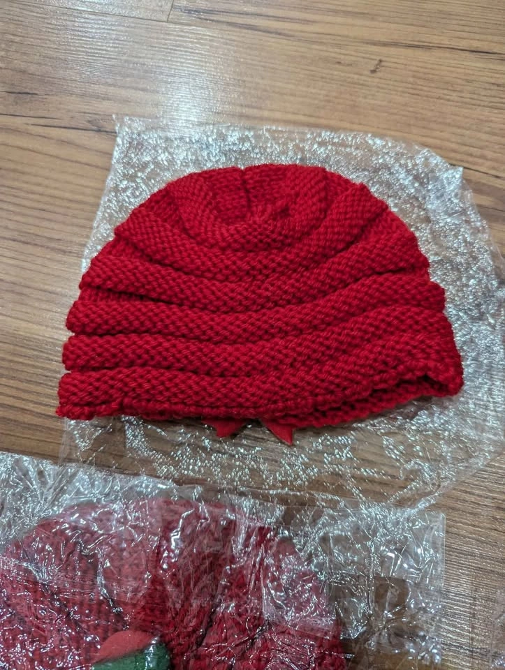Brand New wool knitted Christmas hat for babies and toddlers - photo 3