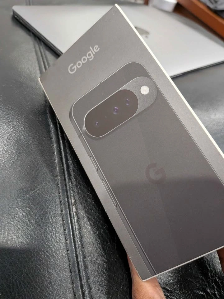 Google Pixel 10 (128GB, Obsidian) - 2 Months Old - photo 5