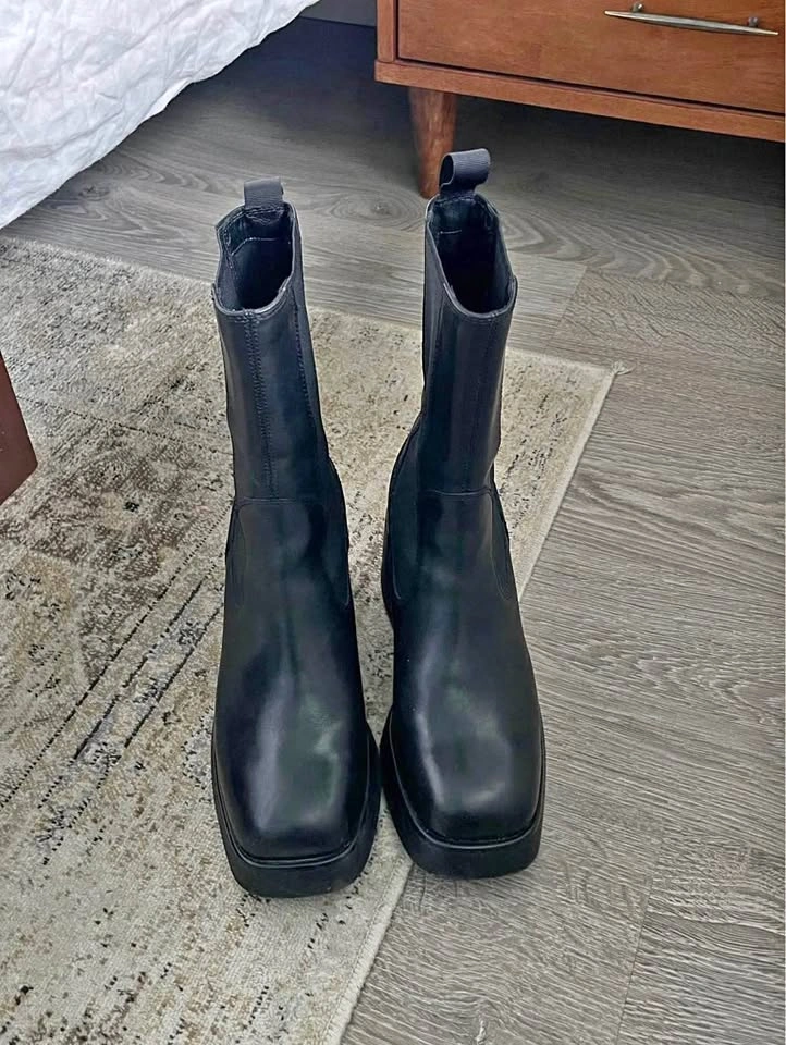 Vagabond Black Leather Platform Boots – Size 37