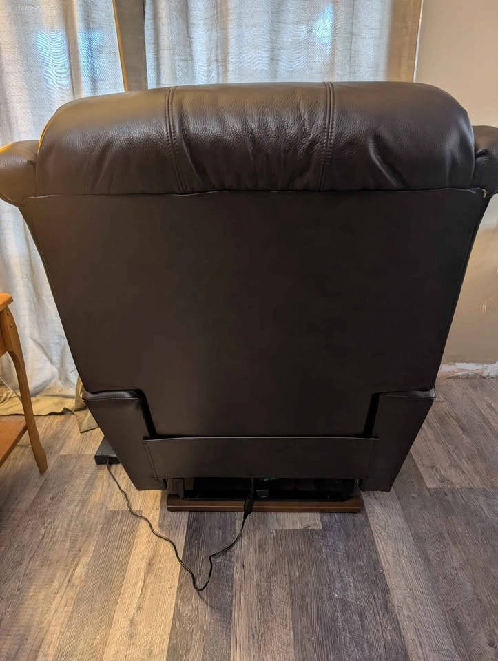 La-z-boy Astor leather power recliner, excellent condition - photo 3