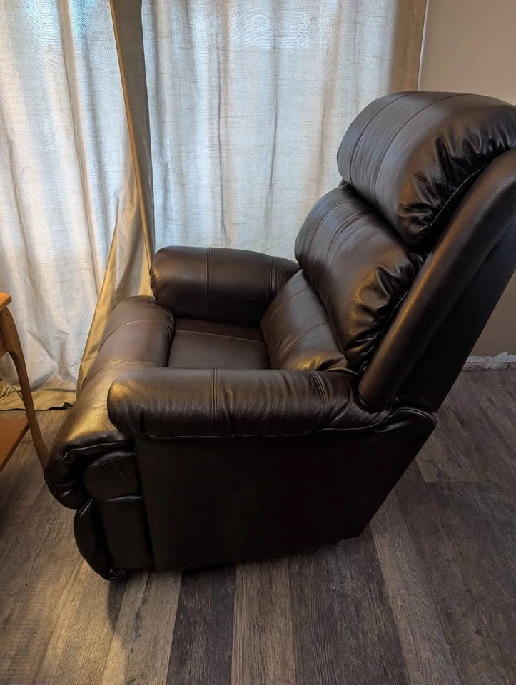 La-z-boy Astor leather power recliner, excellent condition - photo 4