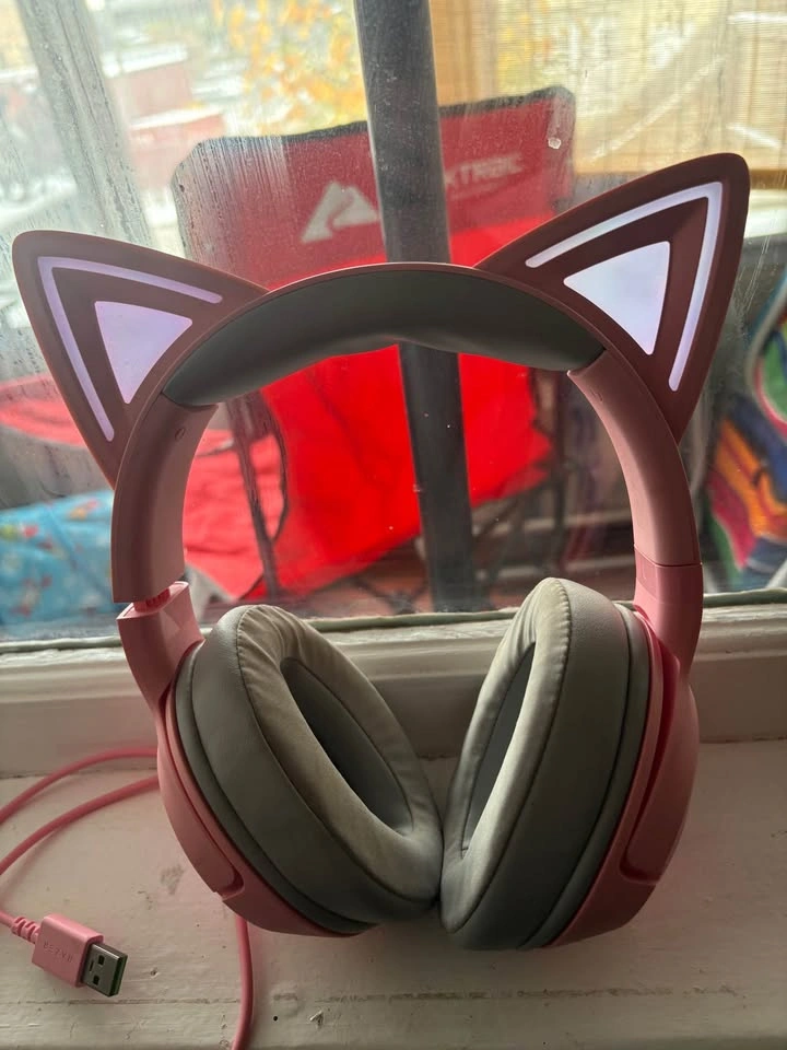 Pink Razer Cat Ear RGB Bluetooth Headphones - photo 2