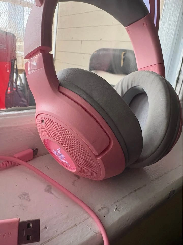 Pink Razer Cat Ear RGB Bluetooth Headphones - photo 3