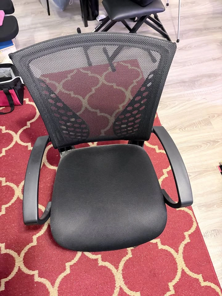 Generic Mesh Office Chair - Barely Used - photo 2