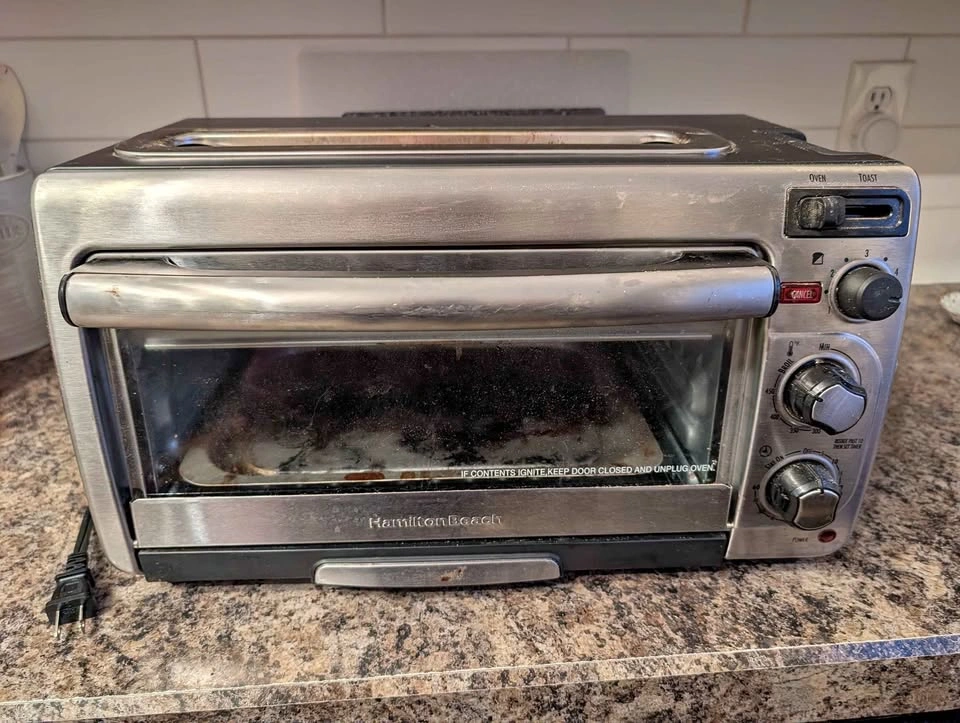 Toaster oven and toaster