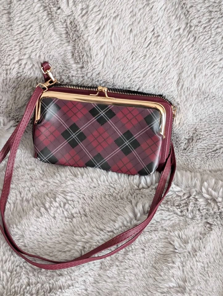 Plaid and bag with strap