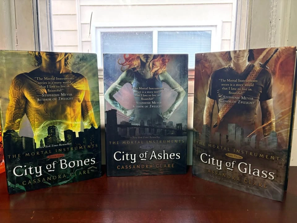 Cassandra Clare City of Bones box set - photo 2