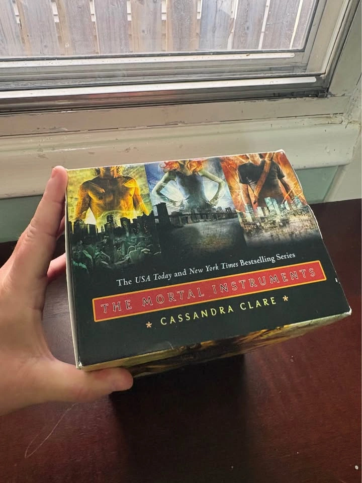 Cassandra Clare City of Bones box set - photo 4