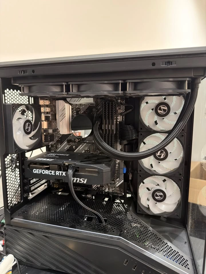 Gaming PC - Ryzen 7 5800XT, RTX 5070 12GB, 64GB RAM - photo 4