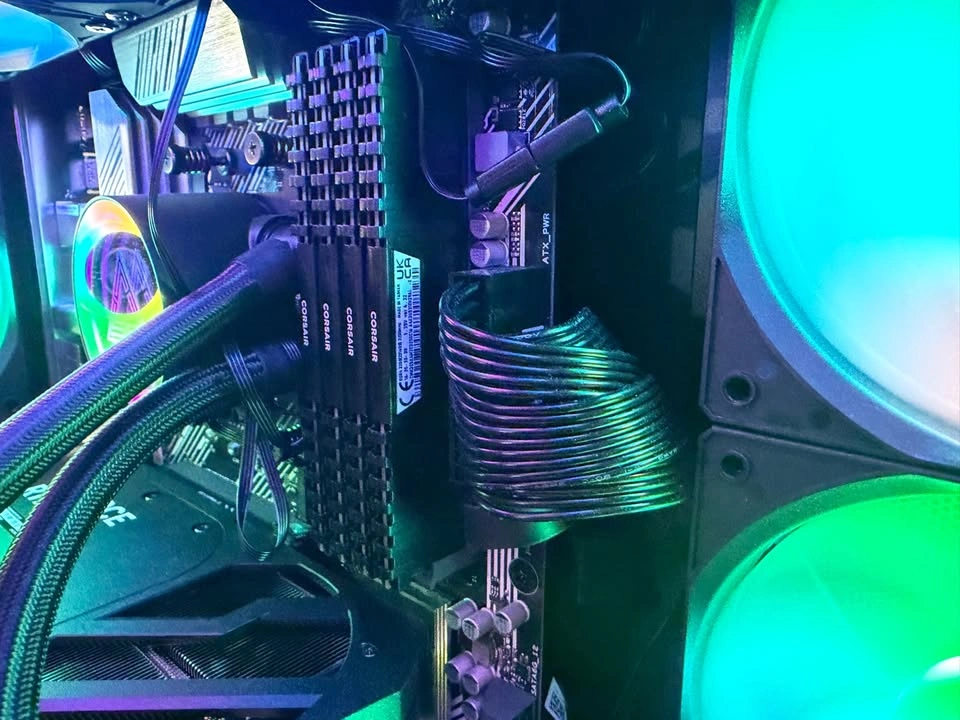 Gaming PC - Ryzen 7 5800XT, RTX 5070 12GB, 64GB RAM - photo 5