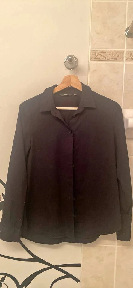 Women’s Uniqlo Long Sleeve Button-Down Shirt