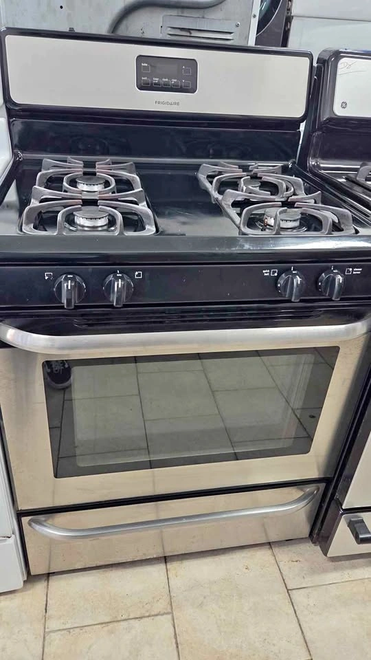Frigidaire 4 burners stainless steel