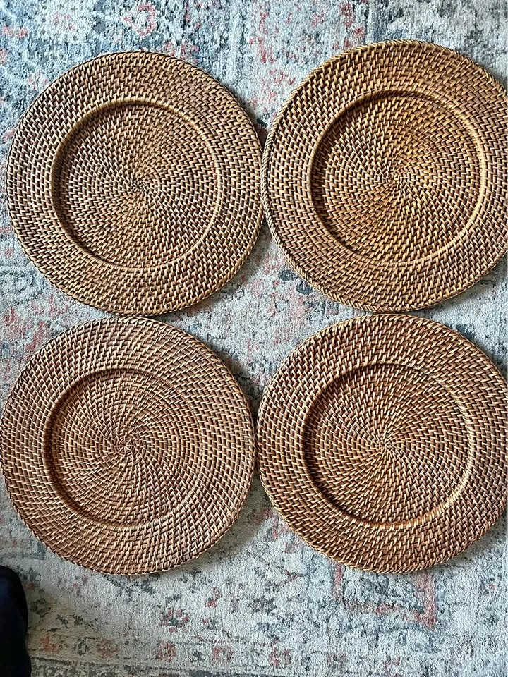 Set of 4 rattan chargers