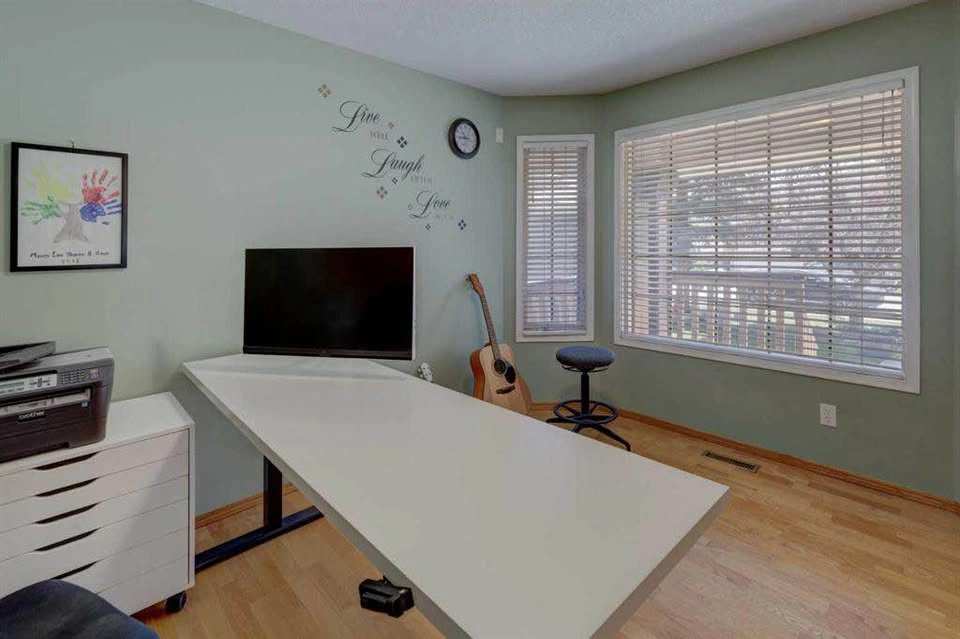 3 Beds 2.5 Baths - House - photo 2