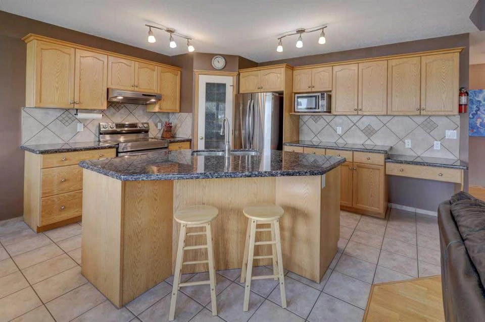 3 Beds 2.5 Baths - House - photo 4