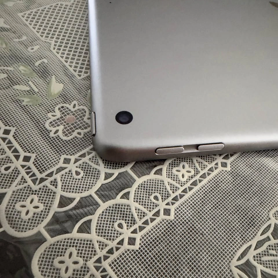 Apple iPad (6th Generation) 32GB - photo 5