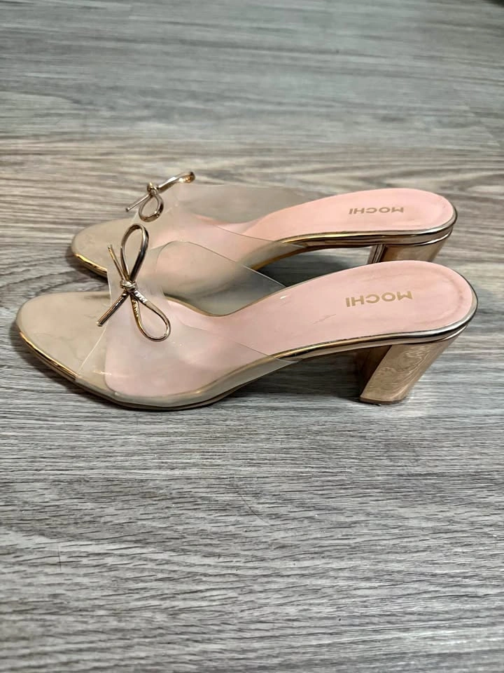 Heels size US 8 UK 6
