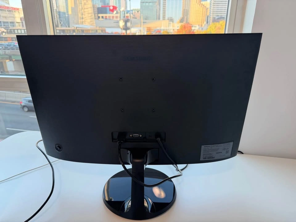 Samsung 24" Curved Monitor (C24F390) – FreeSync, Eye Saver, HDMI - photo 4