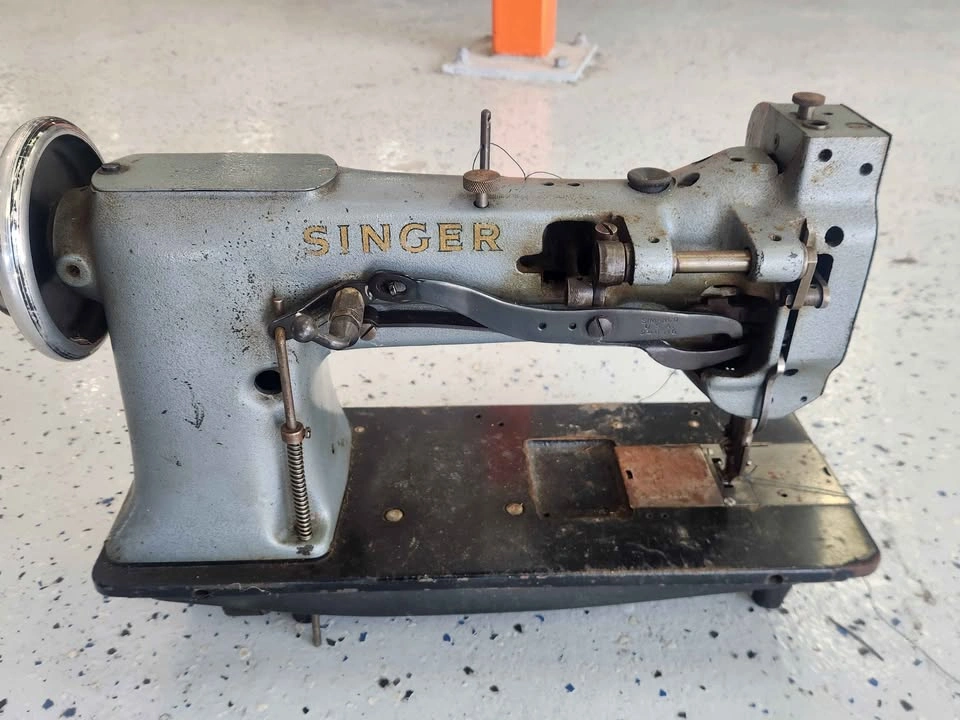 Singer 111W155 Heavy Duty Sewing Machine - photo 2