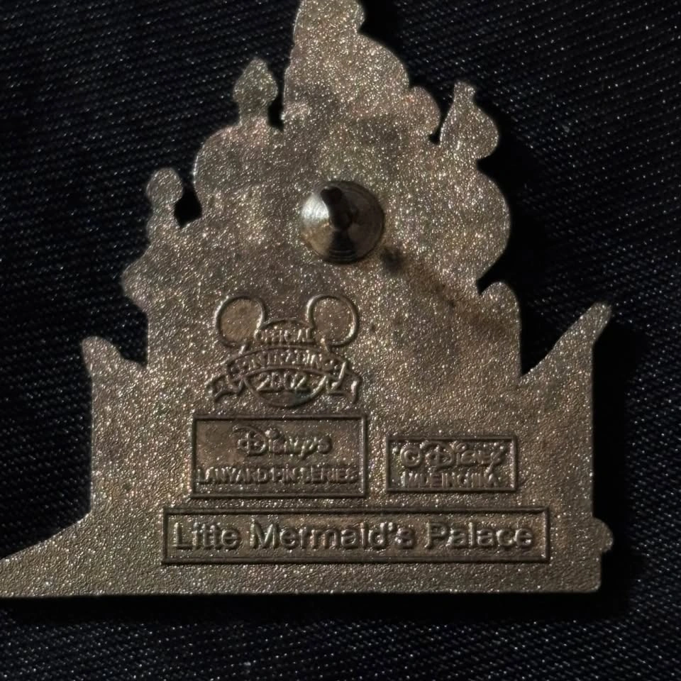 Disney Pin Trading Lot: Hidden Mickey Set & Vintage Pins - photo 5